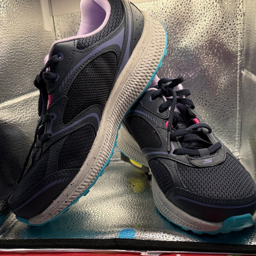 Skechers Women's Black and Pink Athletic Shoes